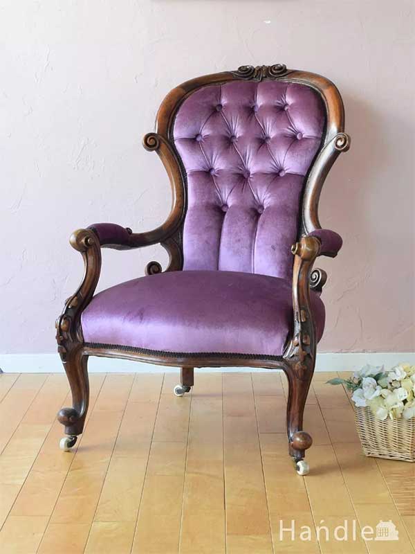 イギリスから届いたアンティークの椅子、ウォールナット材の美しいパーソナルチェア